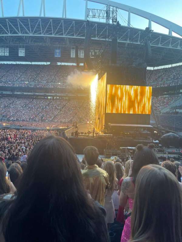 Lumen Field, section: 105, row: U, seat: 18