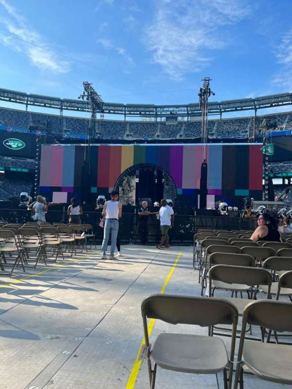 MetLife Stadium, section: Floor 8, row: 16, seat: 1