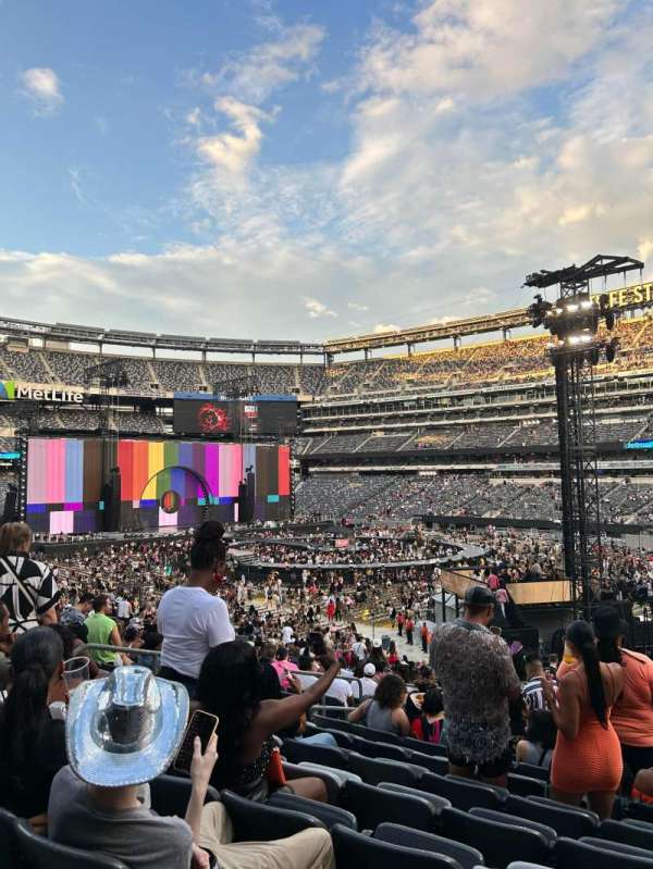 MetLife Stadium, section: 133, row: 34, seat: 23