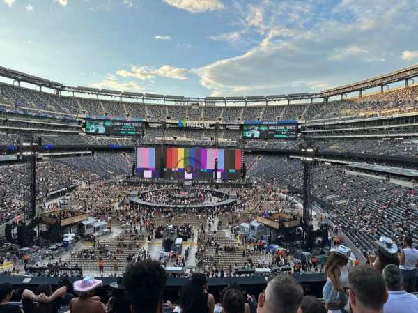 MetLife Stadium, section: 225A, row: 8, seat: 13