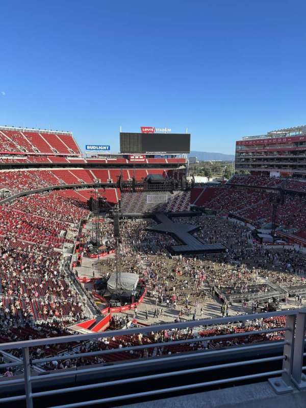 Levi's Stadium, section: 305, row: 2, seat: 21