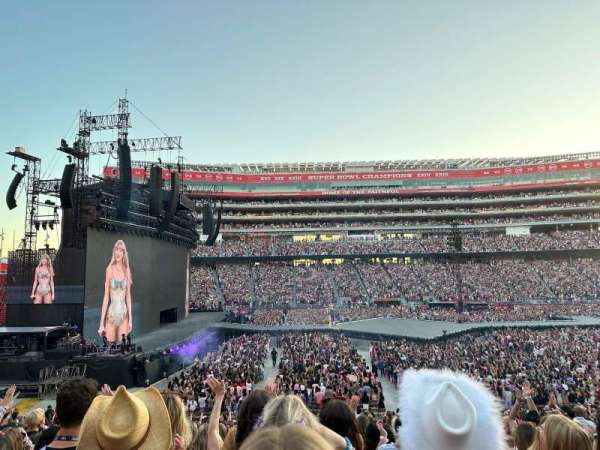 Levi's Stadium, section: 118, row: 26, seat: 8
