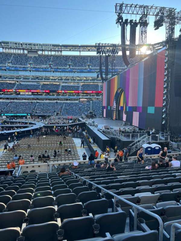 MetLife Stadium, section: 111C, row: 16, seat: 3