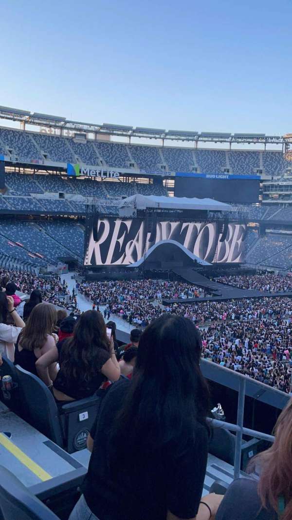 MetLife Stadium, section: 233, row: 5, seat: 22
