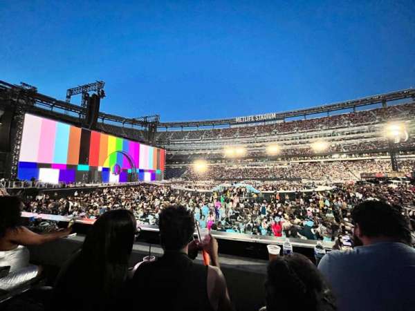 MetLife Stadium, section: 139, row: 7, seat: 8