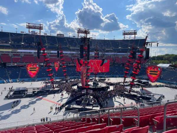 Nissan Stadium, section: 215, row: N, seat: 5