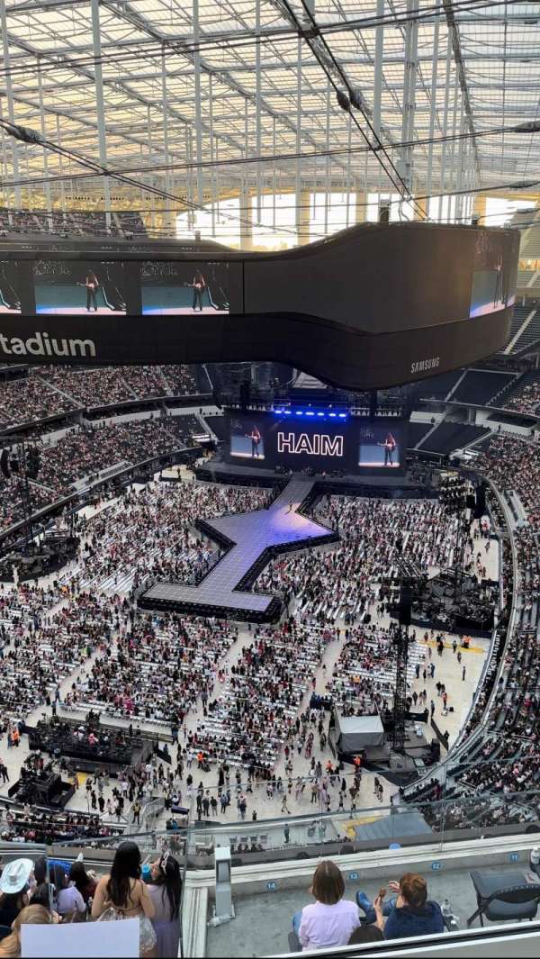 SoFi Stadium, section: 527, row: 3, seat: 11