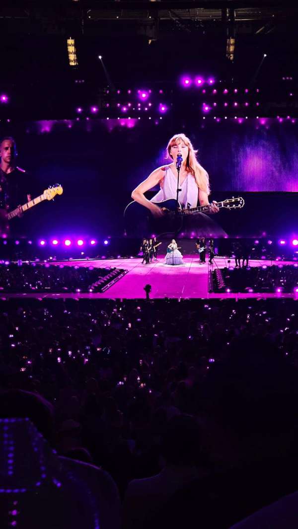 SoFi Stadium, section: 122, row: 8, seat: 20