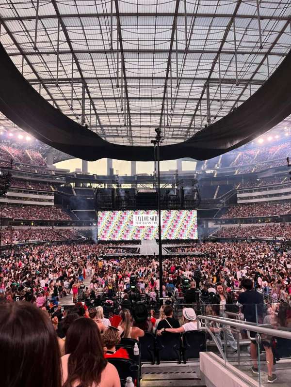 SoFi Stadium, section: 121, row: 10, seat: 3