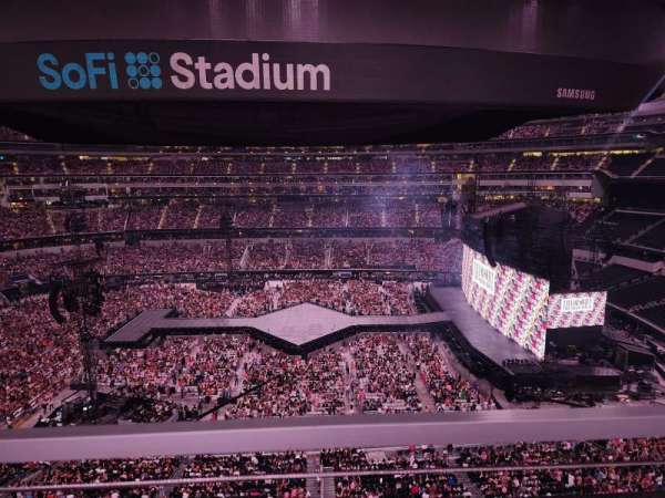 SoFi Stadium, section: 351, row: 1, seat: 17