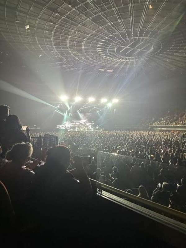 Kia Forum, section: 132, row: 2, seat: 1