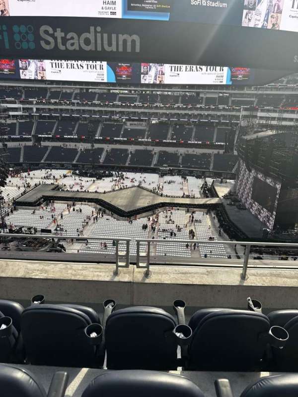 SoFi Stadium, section: 351, row: 3, seat: 8