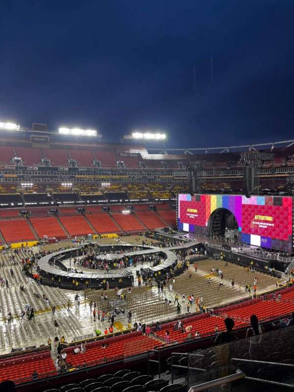 Northwest Stadium, section: 324, row: 12, seat: 7