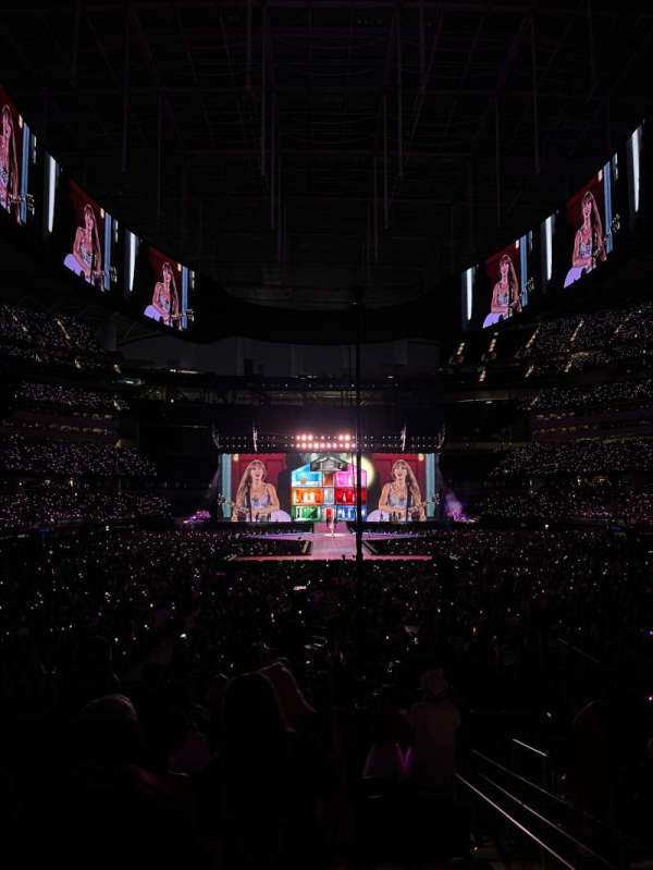 SoFi Stadium, section: 121, row: 10, seat: 3