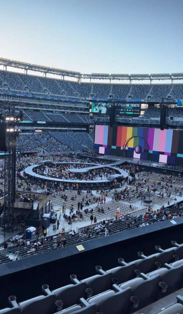 MetLife Stadium, section: 219, row: 5, seat: 18