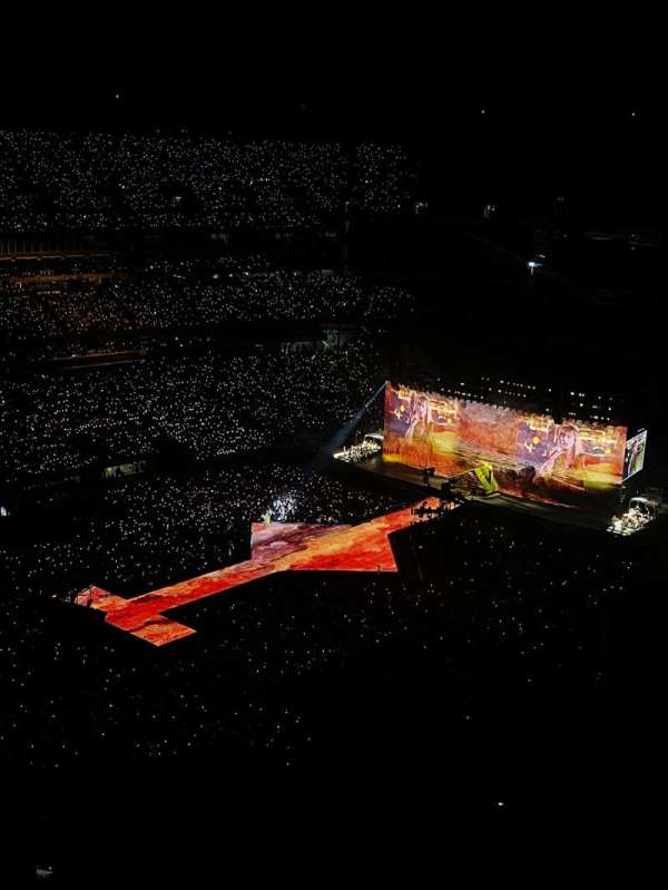 MetLife Stadium, section: 320, row: 25, seat: 9
