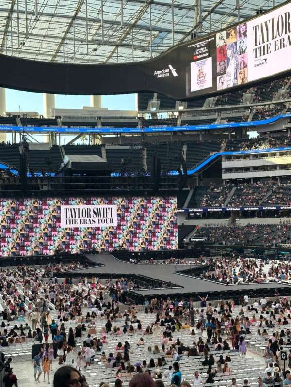 SoFi Stadium, section: 121, row: 16, seat: 9