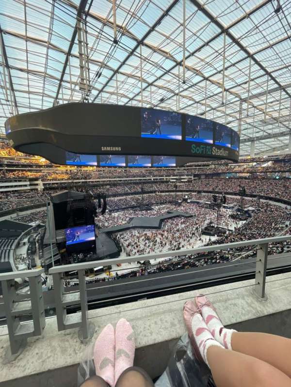 SoFi Stadium, section: 317, row: 1, seat: 22