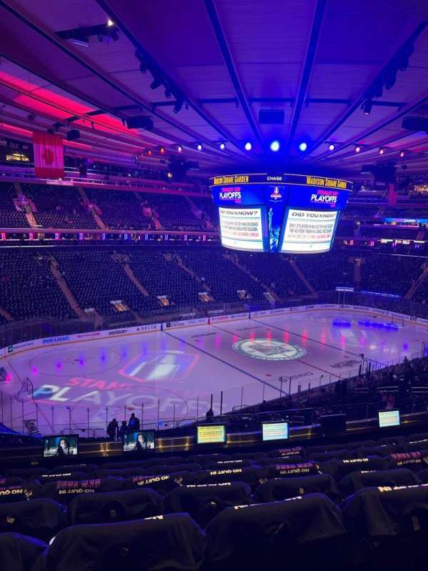 Madison Square Garden, section: 208, row: 7