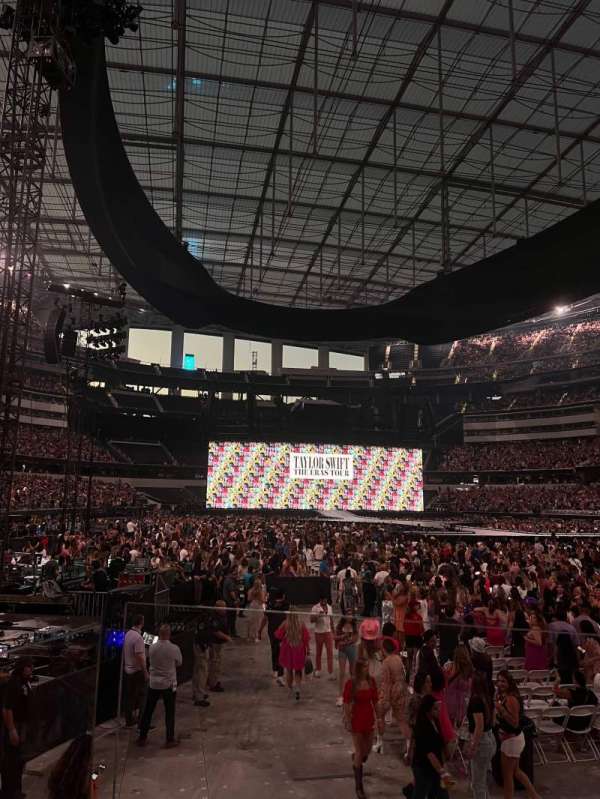 SoFi Stadium, section: 119, row: 1, seat: 8