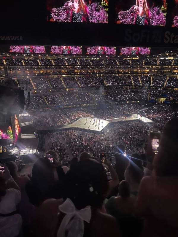 SoFi Stadium, section: 319, row: 5, seat: 3