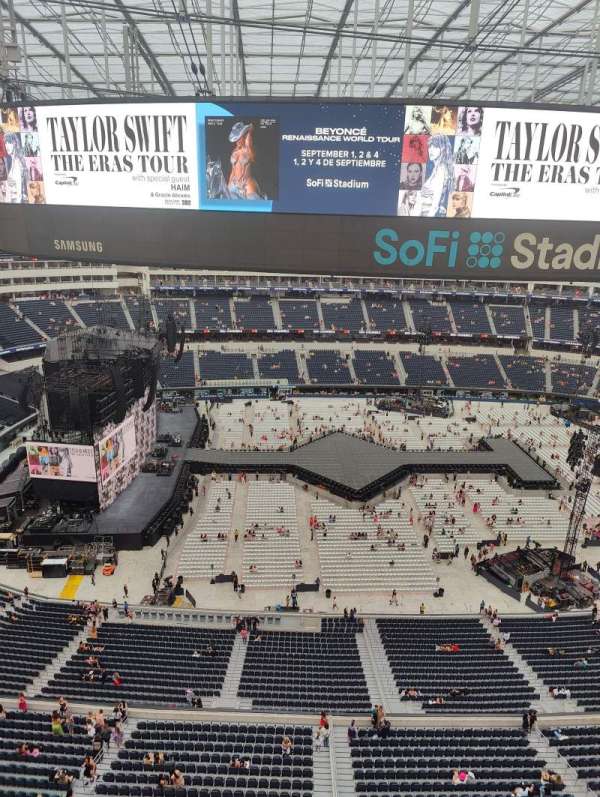 SoFi Stadium, section: 412, row: 1, seat: 8