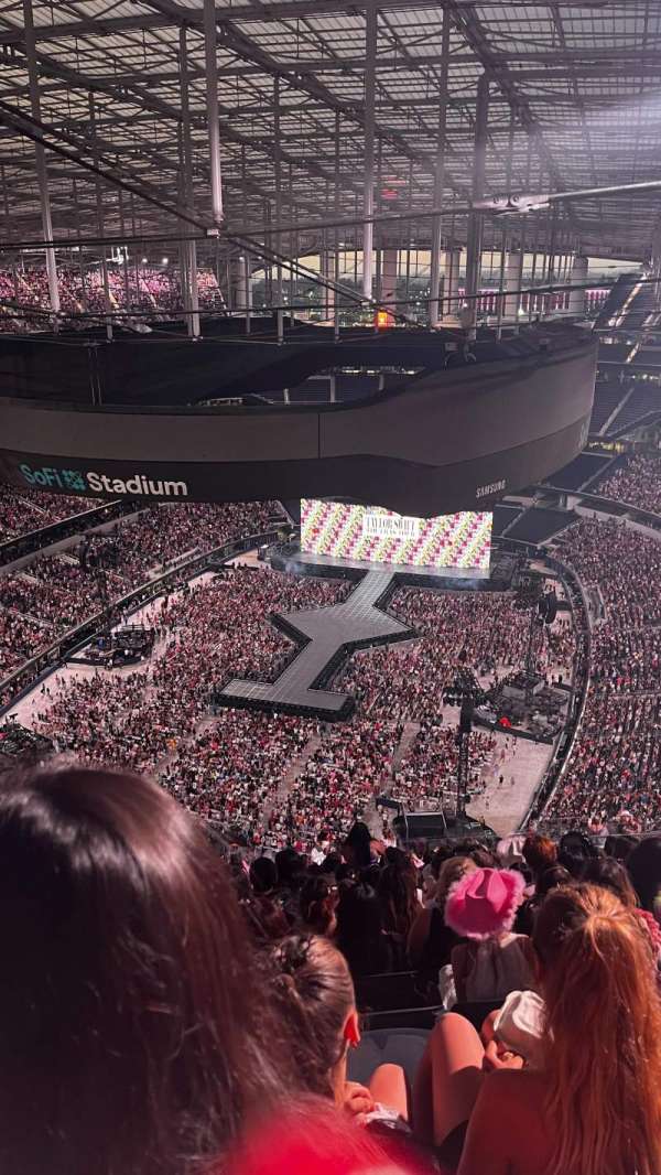 SoFi Stadium, section: 527, row: 19, seat: 14