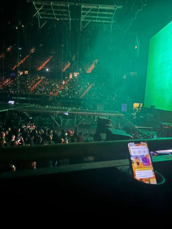 Kia Forum, section: 114, row: 1, seat: 1