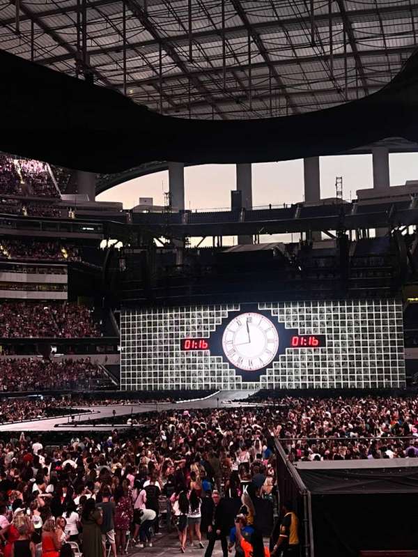 SoFi Stadium, section: 124, row: 5, seat: 4