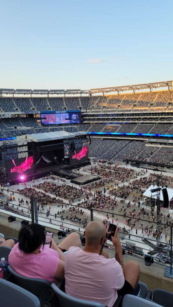 MetLife Stadium, section: 334, row: 4, seat: 7