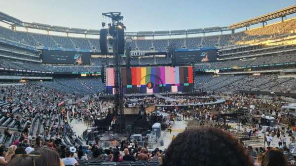 MetLife Stadium, section: 129, row: 34, seat: 10