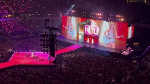 SoFi Stadium, section: 344, row: 1, seat: 5