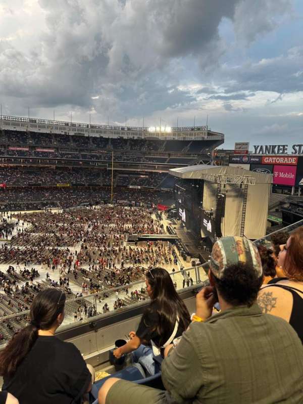 Yankee Stadium, section: 306, row: 3, seat: 25