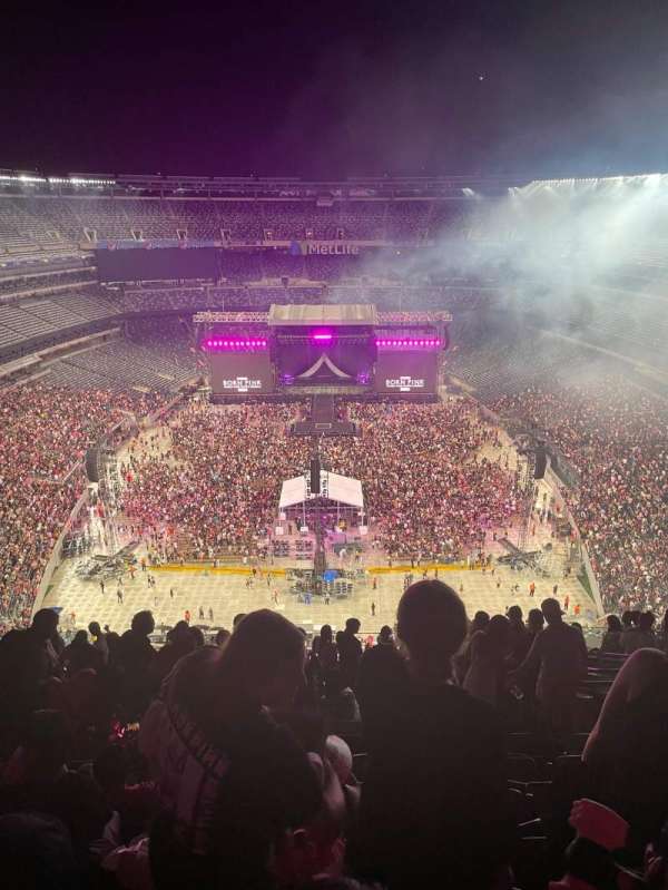 MetLife Stadium, section: 326, row: 18, seat: 8