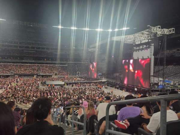 MetLife Stadium, section: 113, row: 22, seat: 1
