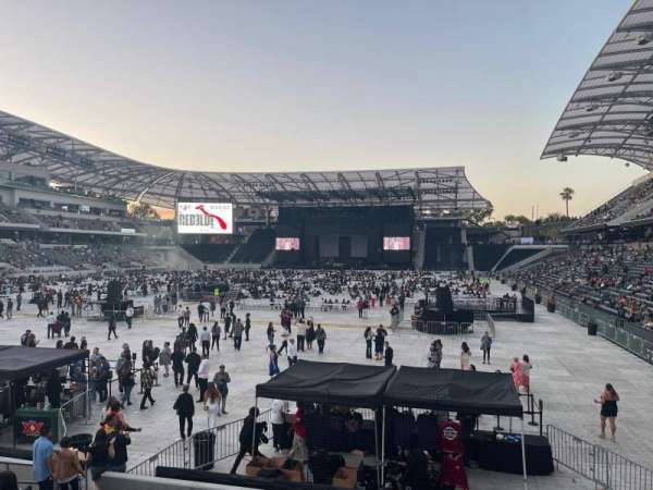 BMO Stadium, section: 120, row: L, seat: 10