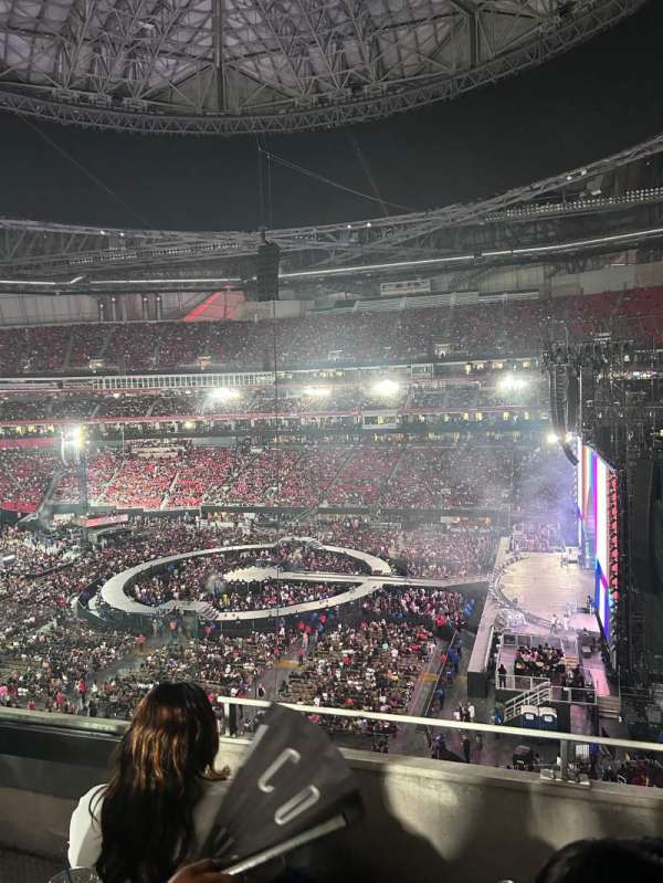 Mercedes-Benz Stadium, section: 207, row: 3, seat: 13