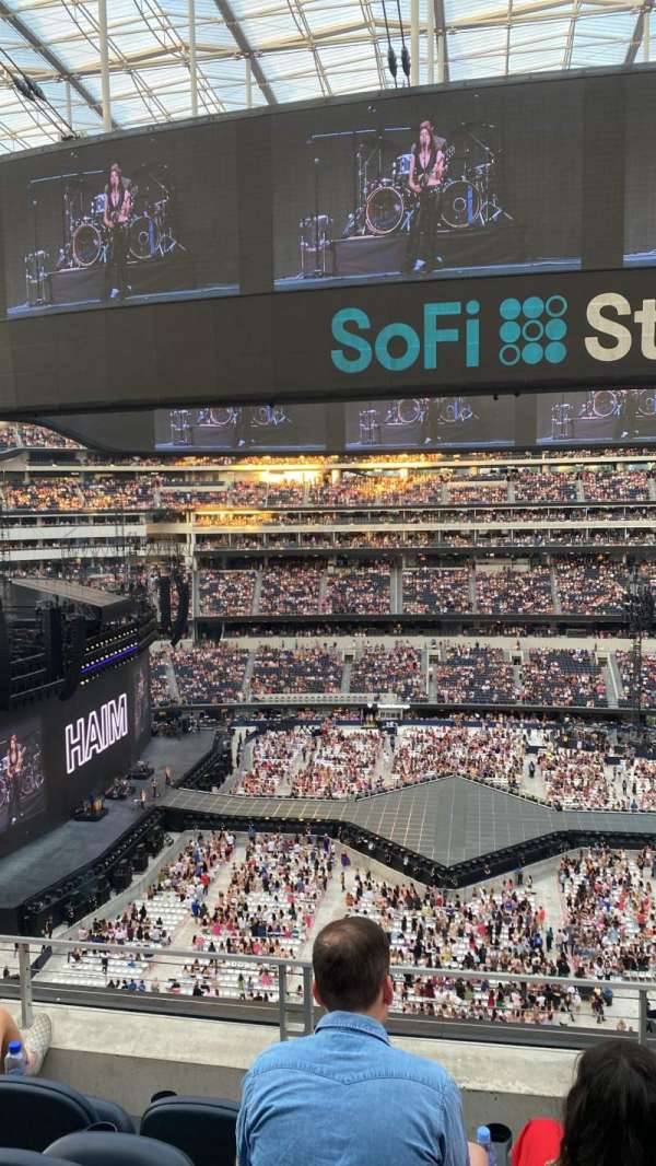 SoFi Stadium, section: 322, row: 4, seat: 9
