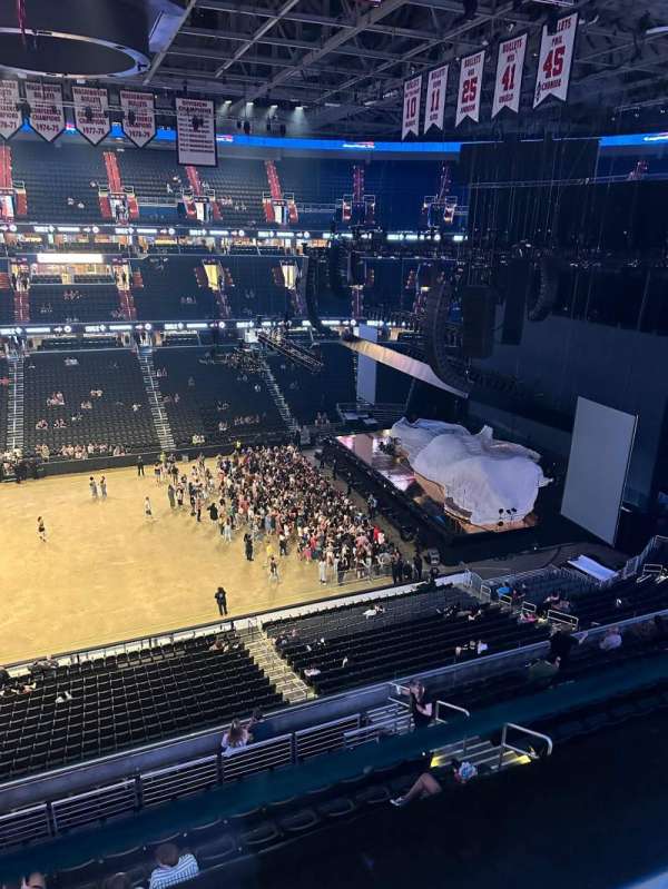 Capital One Arena, section: 417, row: A, seat: 9