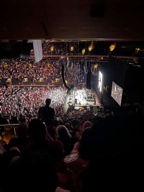 Madison Square Garden, section: 213, row: 14, seat: 5