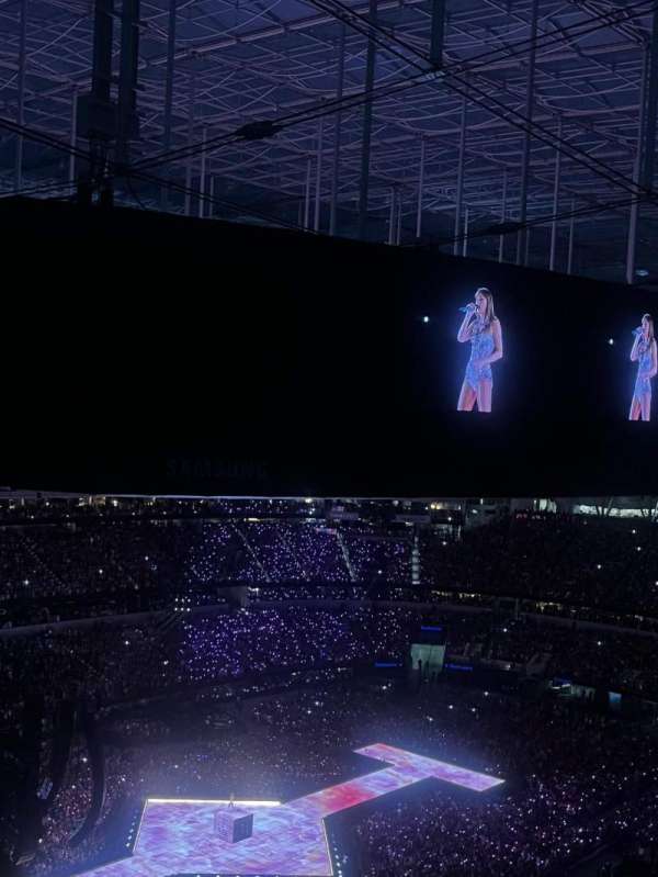 SoFi Stadium, section: 407, row: 1, seat: 14