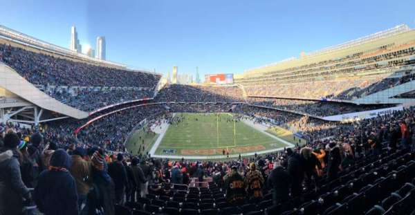 Soldier Field, section: 422, row: SRO