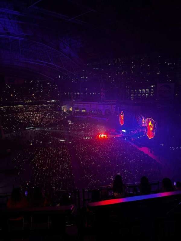Daikin Park, section: 433, row: 4, seat: 8