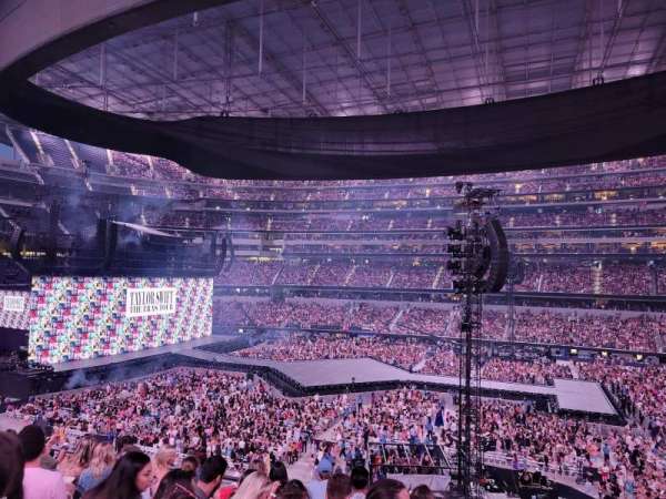 SoFi Stadium, section: VIP220, row: 7, seat: 3