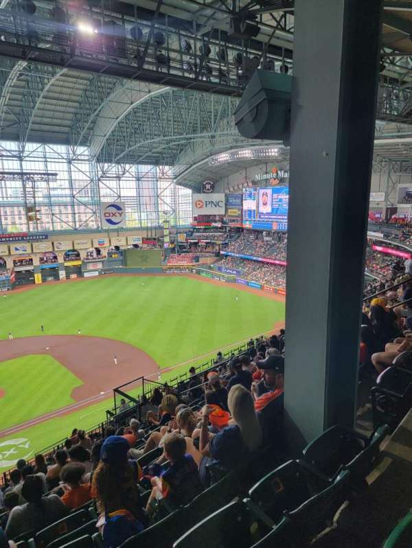 Daikin Park, section: 423, row: 11, seat: 10