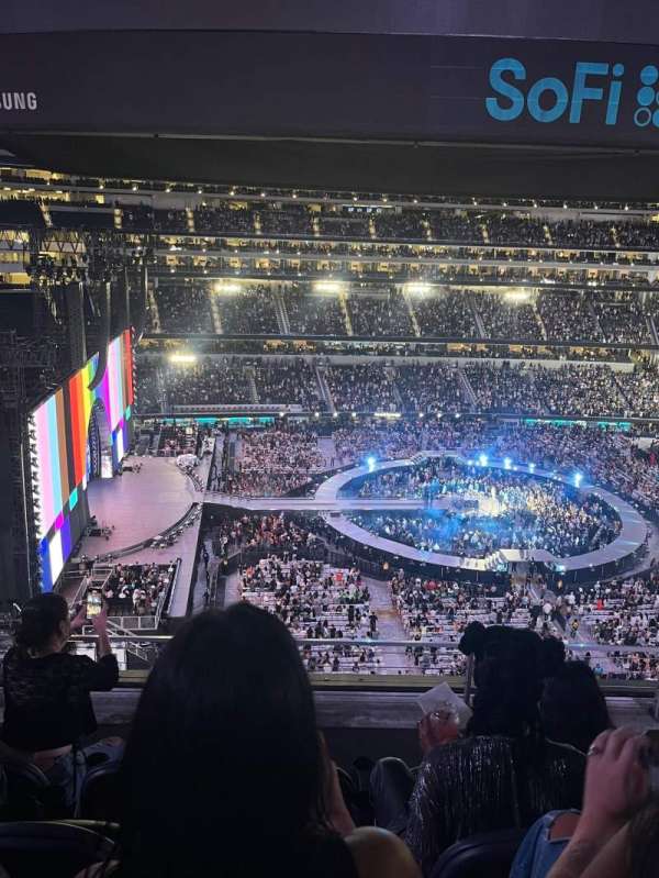 SoFi Stadium, section: 320, row: 4, seat: 4