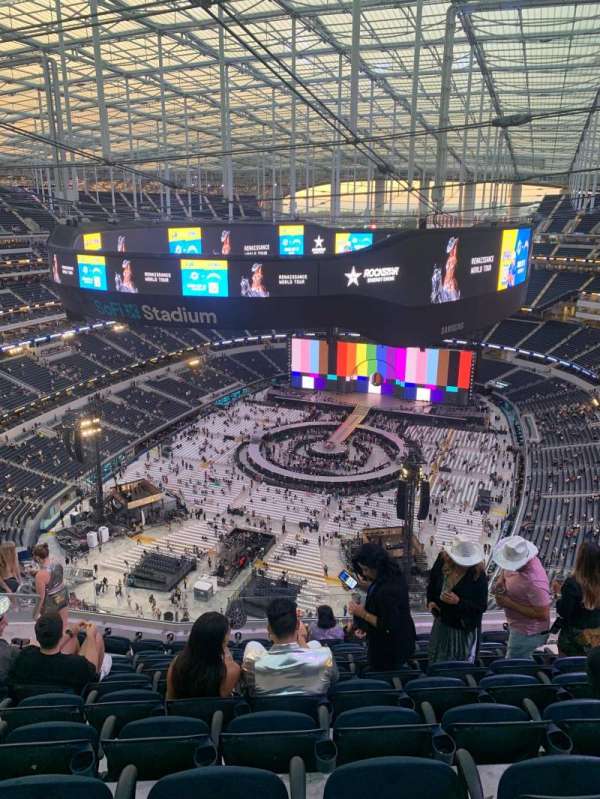 SoFi Stadium, section: 527, row: 10, seat: 7