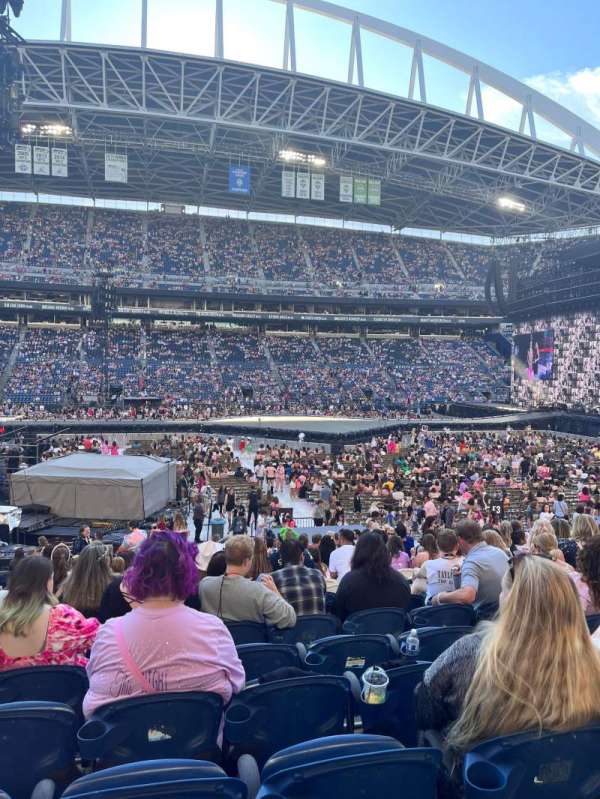 Lumen Field, section: 109, row: U, seat: 22