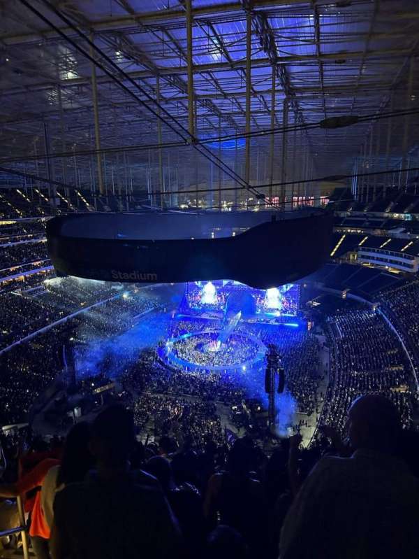 SoFi Stadium, section: 527, row: 15, seat: 17