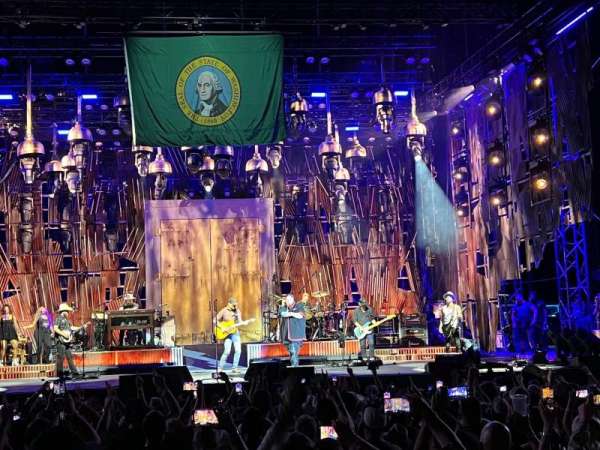 Gorge Amphitheatre, section: 102, row: 18, seat: 22